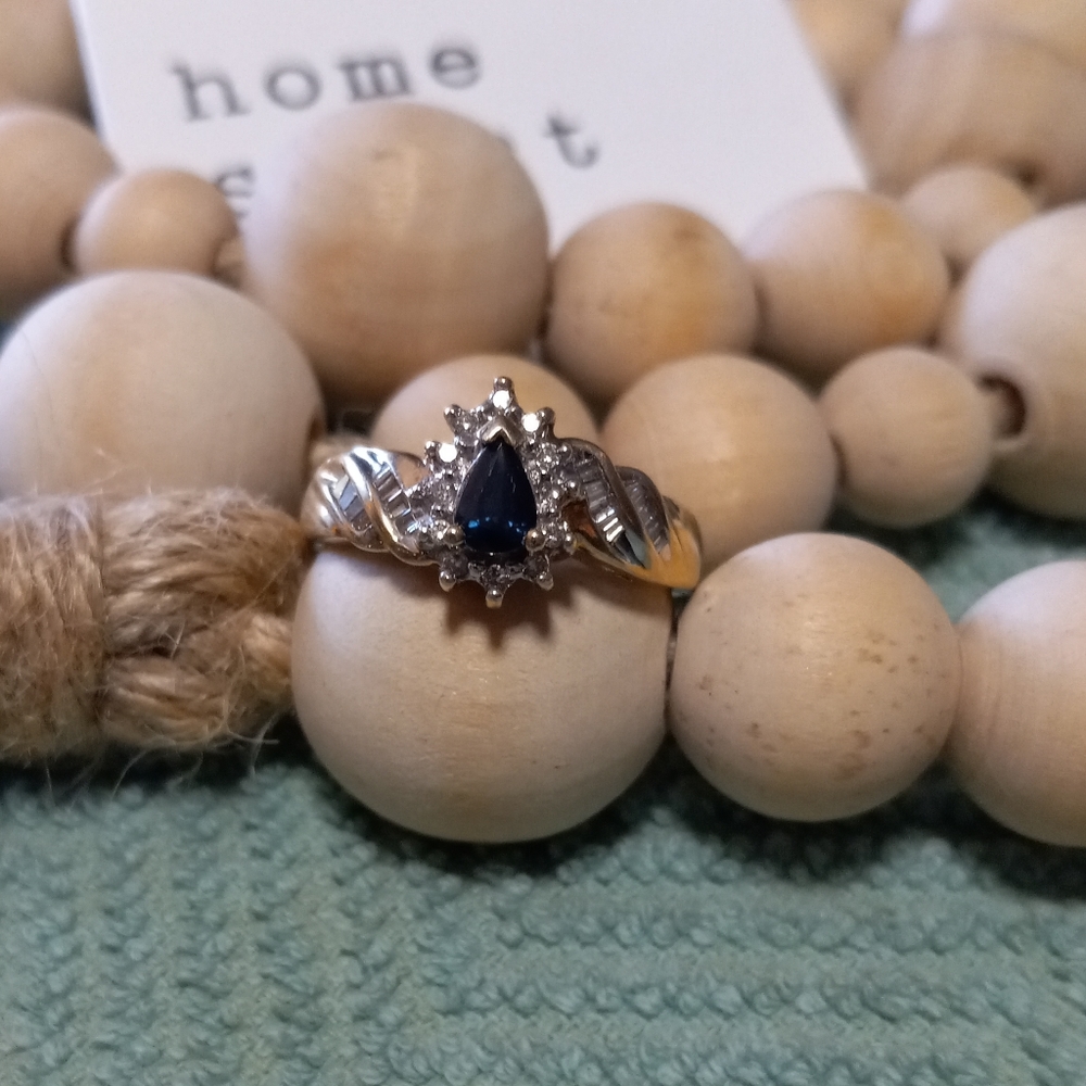 10K Gold Ring w/ Sapphire & Diamonds